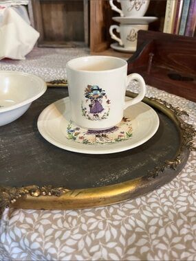 Cream Floral Girl Pattern Teacup and Saucer Set